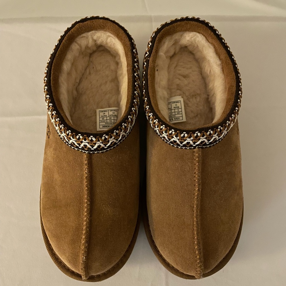 Ugg TasmanII kids Chestnut US size 3. Gently worn
